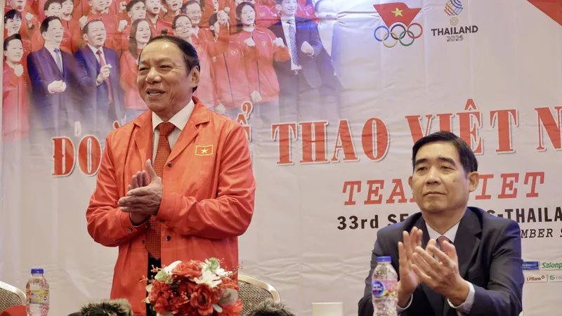 Bộ trưởng Bộ VH-TT-DL Nguyễn Văn Hùng trong buổi gặp mặt Đoàn thể thao Việt Nam. Ảnh: DŨNG PHƯƠNG 