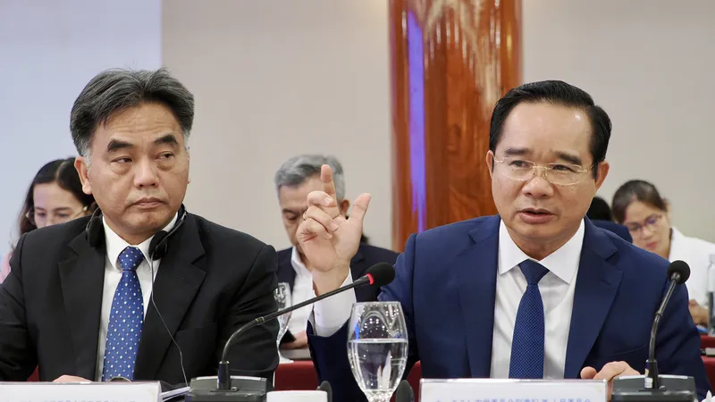 Chủ tịch UBND TPHCM: Khẩn trương gỡ vướng cấp sổ đỏ cho doanh nghiệp thuê đất khu chế xuất