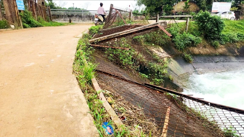 Cầu kênh Kẻ Gỗ thiếu an toàn