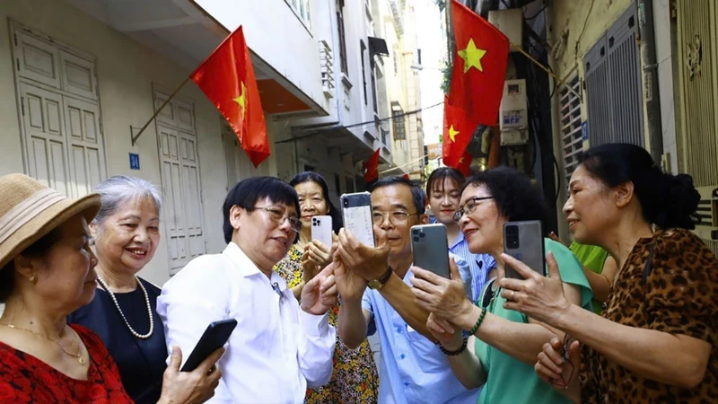 Ông Bí thư chi bộ bình dân học vụ số