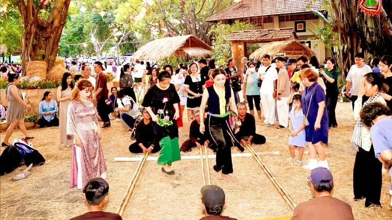 Ngành du lịch chộn rộn mở tour mới