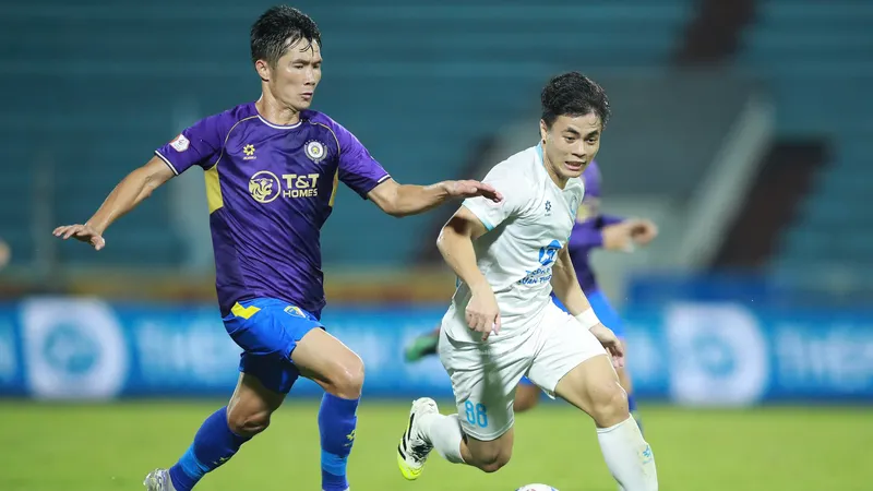 Nam Định và Hà Nội FC cầm hòa nhau tại vòng 11 V-League 2025-2026. ẢNH: TÂM HÀ 
