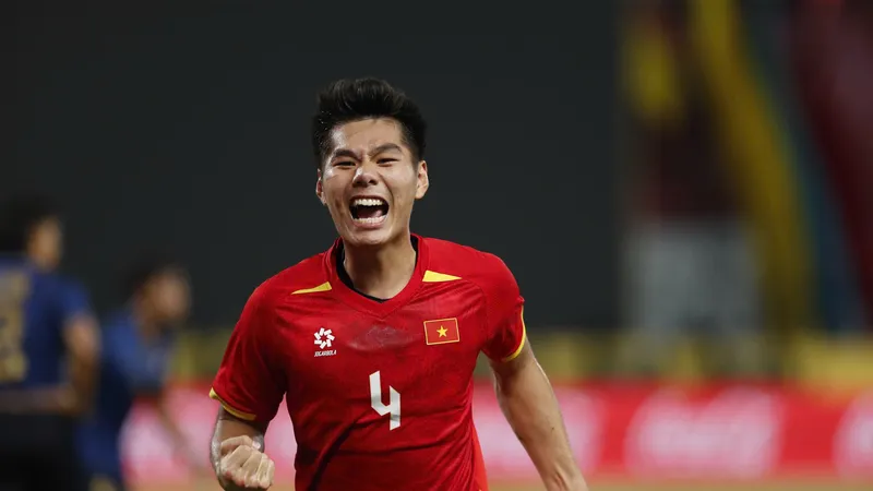 Trung vệ Nguyễn Hiểu Minh là một trong những ứng viên cho danh hiệu Cầu thủ trẻ xuất sắc nhất năm 2025. ẢNH: DŨNG PHƯƠNG 