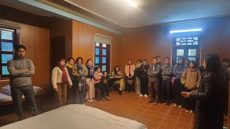 Các học viên được hướng dẫn thực tế