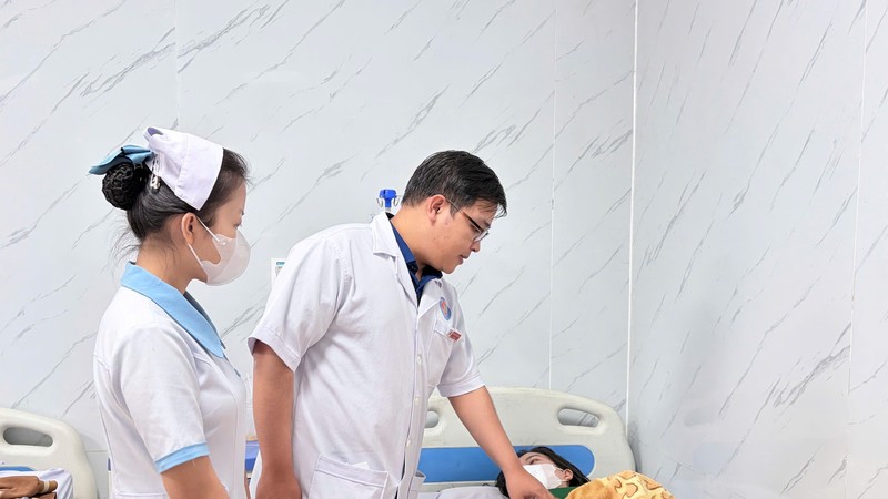 病人正在医院接受治疗。 