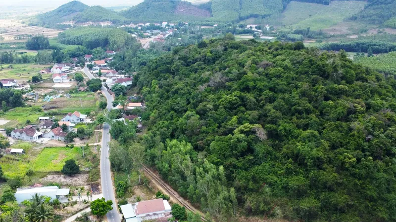 Ngôi làng "cất giấu" rừng Cấm ở thượng sông Kôn