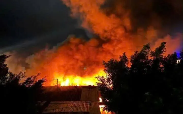 Gia Lai: Lửa lớn thiêu rụi 86 ki ốt chợ Bình Dương