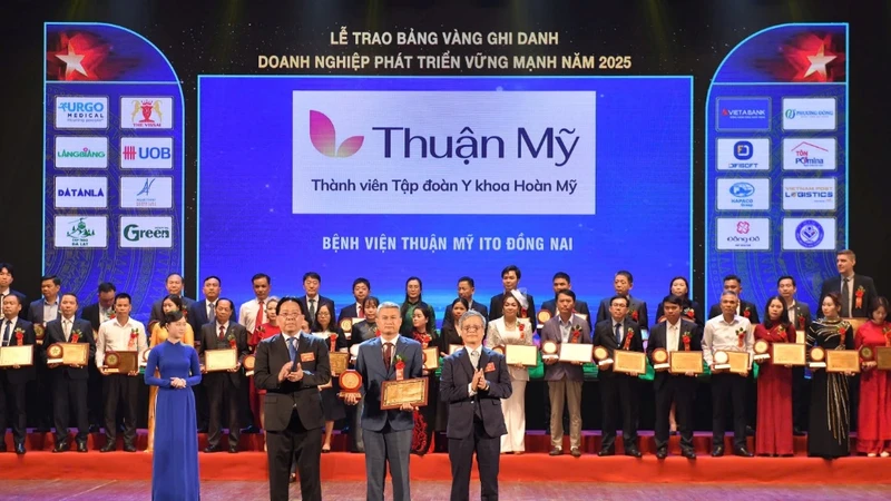 Bệnh viện Thuận Mỹ ITO Đồng Nai, thành viên Tập đoàn Y khoa Hoàn Mỹ, nhận giải thưởng Doanh nghiệp Phát triển vững mạnh 2025