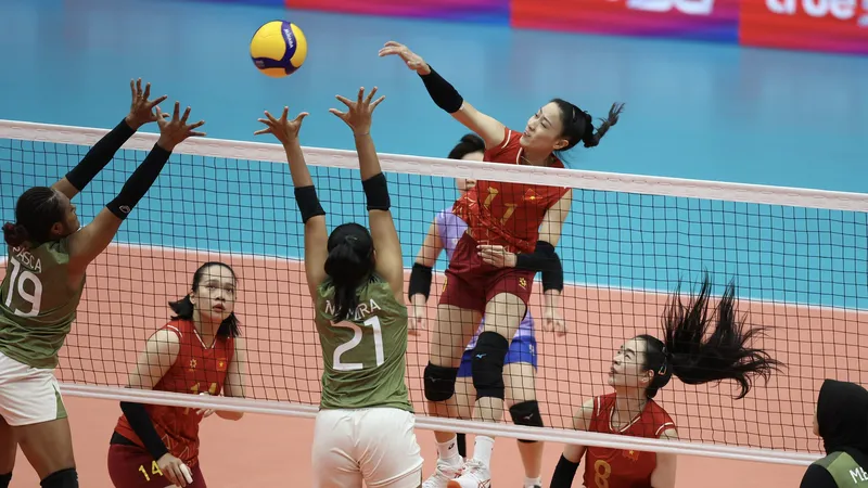 Nữ Việt Nam vs Nữ Indonesia 3-0: Toàn thắng 3 trận vòng bảng, thầy trò HLV Tuấn Kiệt gặp nữ Philippines ở bán kết SEA Games ngày 14/12