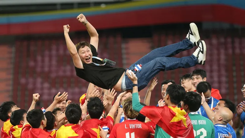 U22 Việt Nam vs U22 Thái Lan 3-2: Burapha, Ratree áp đảo, Đình Bắc, Thanh Nhàn giúp HLV Kim Sang-sik đăng quang HCV SEA Games