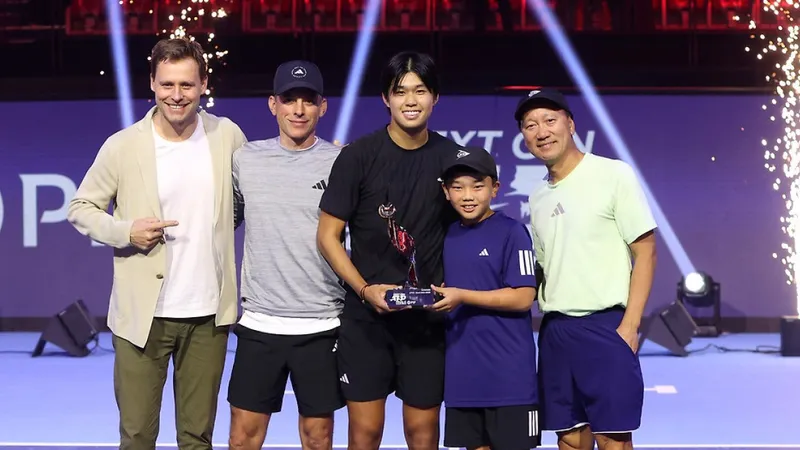 Hành trình sao trẻ người Mỹ gốc Việt - Learner Tien đăng quang Next Gen ATP Finals 2025, trò cưng HLV Michael Chang thách thức Alcaraz, Sinner