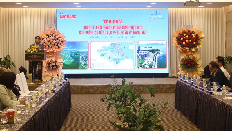 TS-KTS Tô Văn Hùng, Chủ tịch Hội Kiến trúc sư Đà Nẵng phát biểu tại tọa đàm