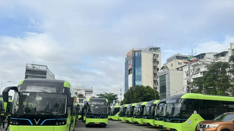 TPHCM chuyển đổi toàn bộ xe buýt CNG tuyến 33 và 150 sang xe buýt điện