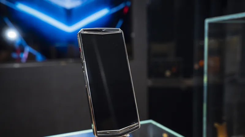 Độ cứng vượt trội của Sapphire giúp duy trì sự ổn định và chính xác trong từng thao tác chạm