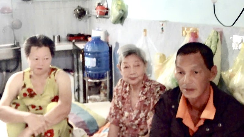 朱全与患病的母亲和胞妹相依为命。