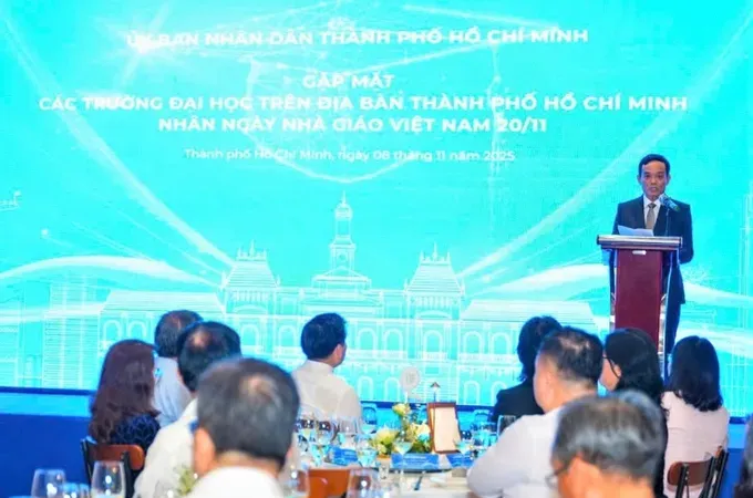 Secretary of the Ho Chi Minh City Party Committee Tran Luu Quang speaks at the meeting. (Photo: SGGP)