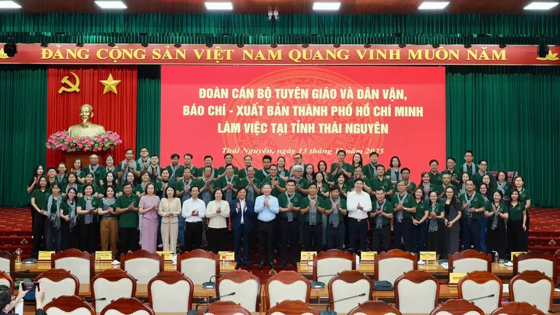 Ho Chi Minh City delivers aid to flood-affected locals in Thai Nguyen Province