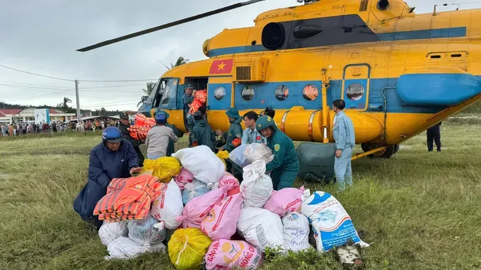 Several tons of aid delivered to Tuy An Dong, Dak Lak Province
