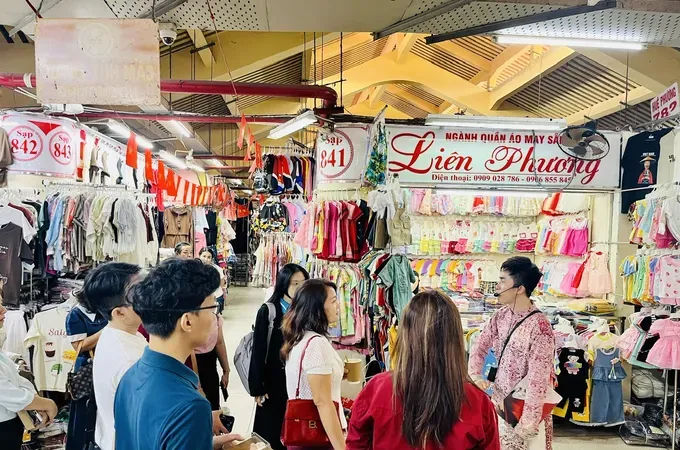 Visitors tour and learn about Binh Tay on November 29. (Photo : SGGP)