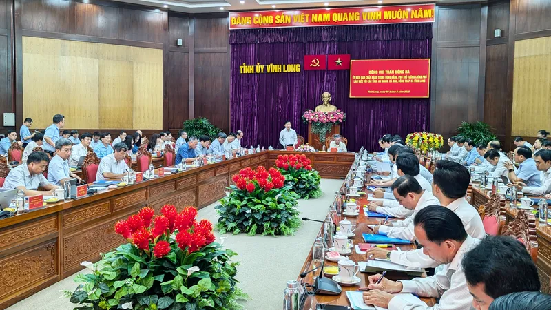 Đoàn công tác của Chính phủ do đồng chí Trần Hồng Hà làm trưởng đoàn có buổi làm việc với các tỉnh: Vĩnh Long, Đồng Tháp, An Giang, Cà Mau. Ảnh: TÍN HUY
