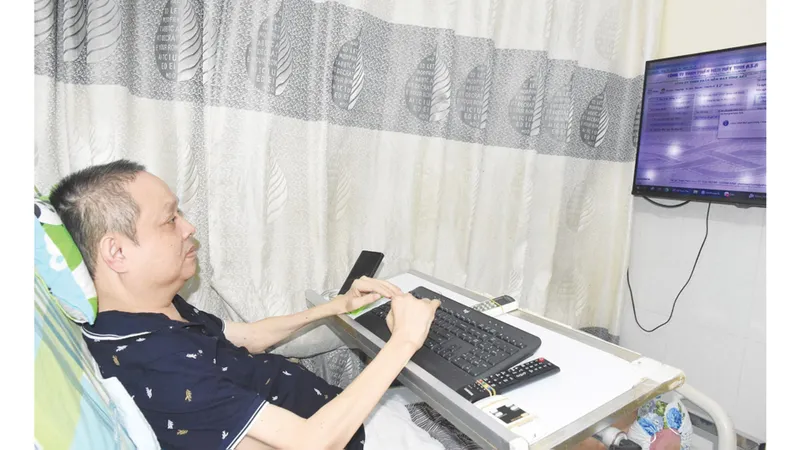 “Hiệp sĩ công nghệ thông tin” viết phần mềm trên giường bệnh