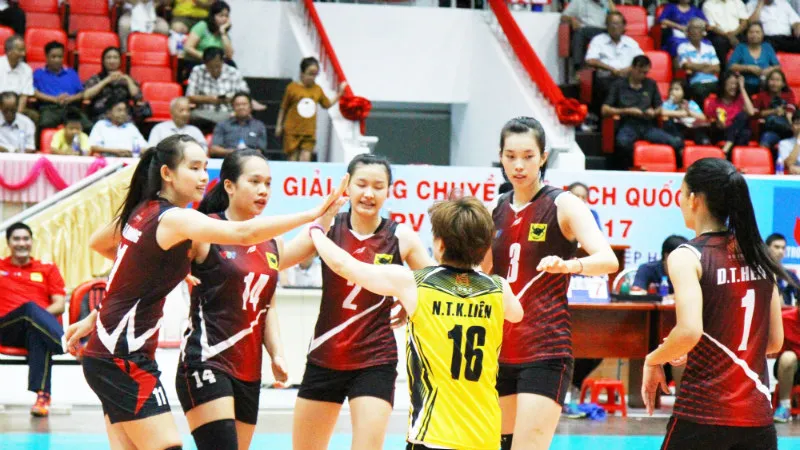 Thanh Thúy và các đồng đội VTV Bình Điền Long An được đánh giá cao. Ảnh: THIÊN HOÀNG