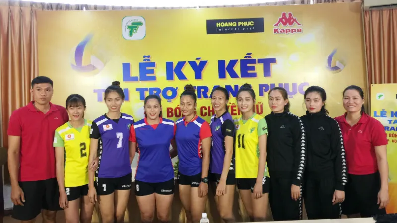 Đội bóng chuyền nữ TPHCM được nhãn hàng Kappa tài trợ trang phục tập luyện và thi đấu ở mùa bóng 2018. Ảnh: PHÚC NGUYỄN