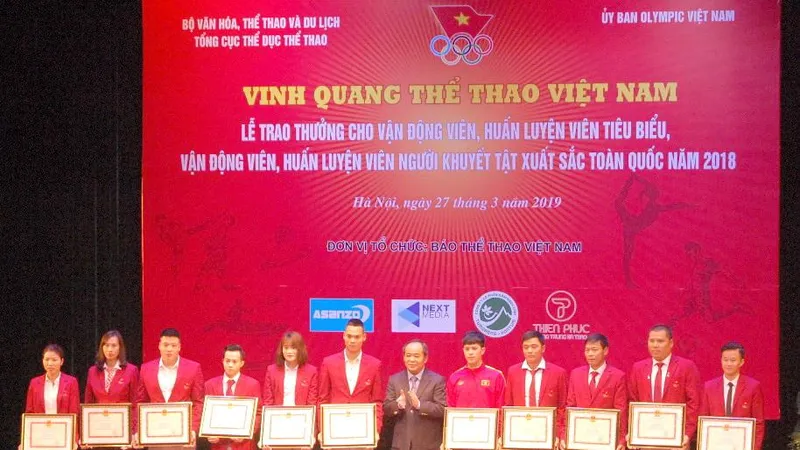 Các VĐV, HLV tiêu biểu năm 2018 tại buổi lễ Vinh quang thể thao Việt Nam.