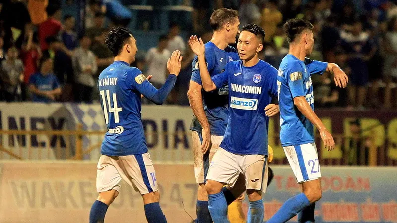 Than Quảng Ninh ghi tên vào tốp 5 sau trận hòa trên sân Thiên Trường. Ảnh: MINH HOÀNG