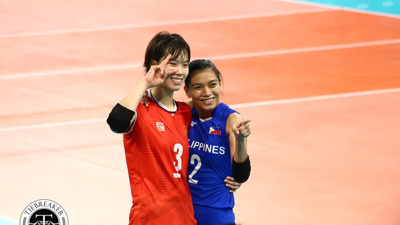 Chủ công Trần Thị Thanh Thúy và Alyssa Valdez - những người từng cùng chơi bóng ở Đài Loan hôm qua đã tái ngộ ở trận ra quân tại SEA Games 30.