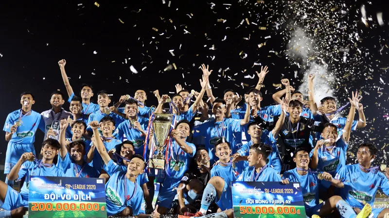 Đại học Cần Thơ vui mừng với ngôi vô địch SV-League 2020.