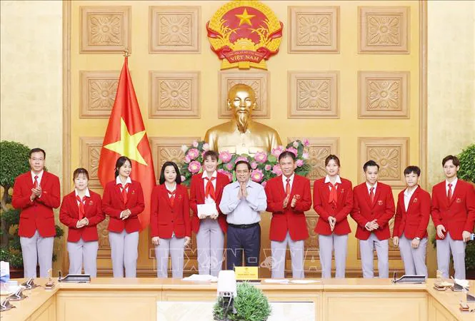 Thủ tướng Chính phủ Phạm Minh Chính động viên các tuyển thủ VIệt Nam trước khi lên đường tham dự Olympic Tokyo 2020. Ảnh: TTXVN