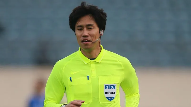 Trọng tài Kim Hee Gon