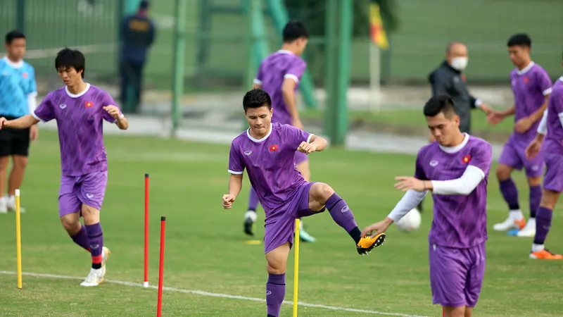 Các cầu thủ Việt Nam trên sân tập chiều 1-1