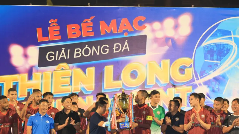 Các cầu thủ T.Bình Định giành nhiều giải thưởng tại Thiên Long Tournament Cup 2023