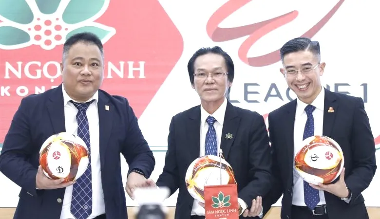 Đại diện VPF và nhà tài trợ tại buổi lễ ra mắt vào ngày 31-1