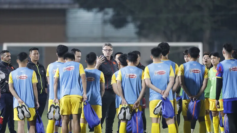 Thầy trò đội U23 Việt Nam trên sân tập tối 1-3