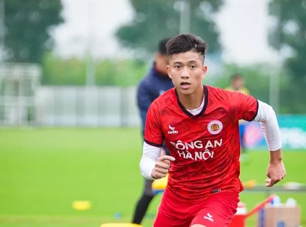 Phan Văn Đức nghỉ thi đấu khoảng 9 tháng để điều trị chấn thương