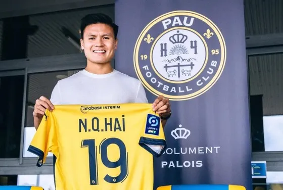 Quang Hải trong ngày đầu gia nhập Pau FC