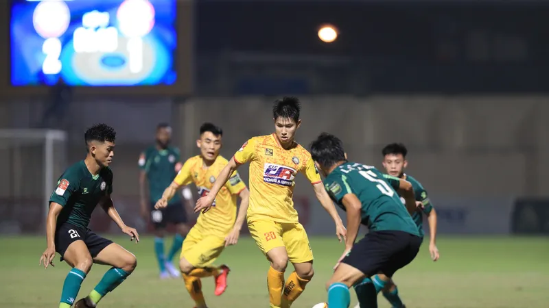 Thanh Hóa trút "cơn mưa" bàn thắng vào lưới CLB TPHCM. Ảnh: MINH HOÀNG