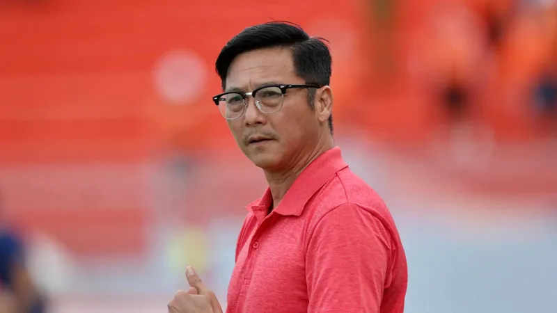 HLV Lê Huỳnh Đức trở lại cầm sa bàn ở V-League