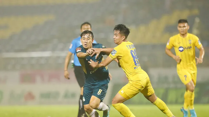 Minh Vương (ảnh) cùng với Quang Nho, Tuấn Anh sẽ gặp nhiều thử thách từ khu trung tuyến của Thanh Hóa