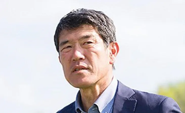 Ông Takeshi Koshida