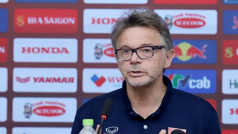 HLV Troussier giải thích nguyên nhân cho gọi Quang Hải và Công Phượng