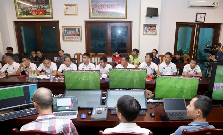 VFF, VPF và Ban trọng tài gấp rút hoàn tất công tác đào tạo để sớm đưa VAR sớm đến với V-League