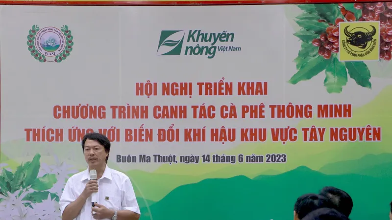 Chuyên gia của Cty CPPB Bình Điền giới thiệu về chương trình.