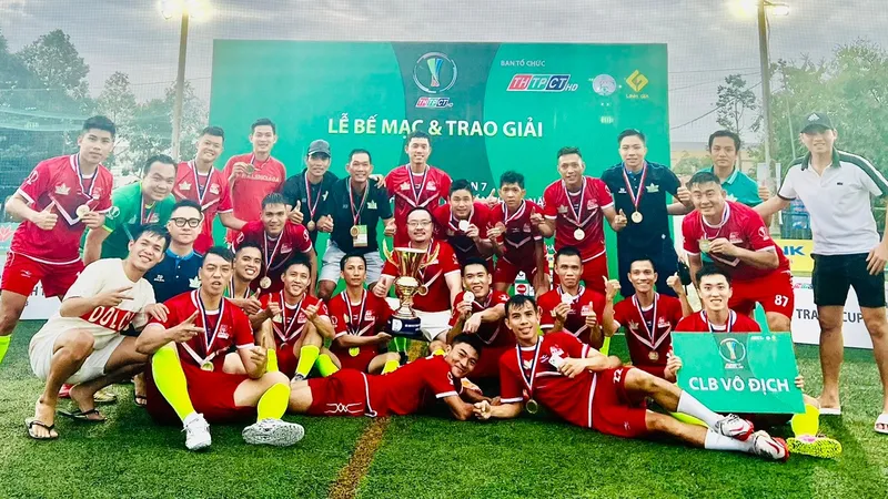 Organic Hoàng Nông FC vô địch giải năm nay