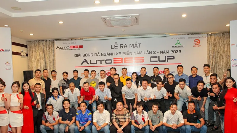 Đại diện 24 đội bóng tham dự giải bóng đá ngành xe miền Nam lần 2 Auto365 Cup lần 2 năm 2023. Ảnh: THANH ĐÌNH