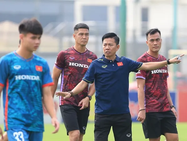 Thành phần trợ lý cho HLV Hoàng Anh Tuấn ở đợt tập trung này gồm Trần Minh Chiến, Hứa Hiền Vinh, Lê Phước Tứ và HLV thủ môn Trần Đức Cường