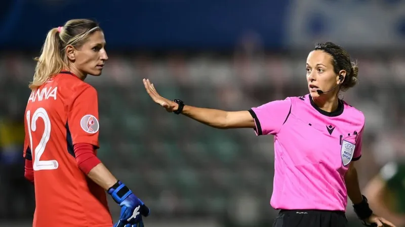 Trọng tài người Croatia Ivana Martinčić 